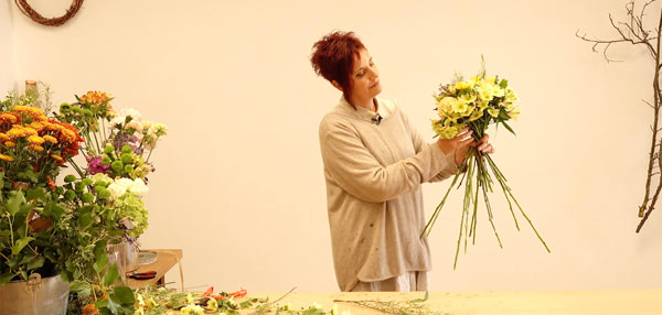 Curso básico de florista. Ramo con flores naturales. Celine Boroli.